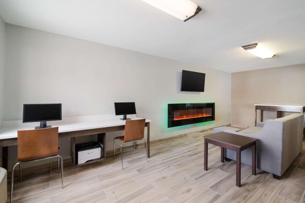 Econo Lodge Williston Buitenkant foto