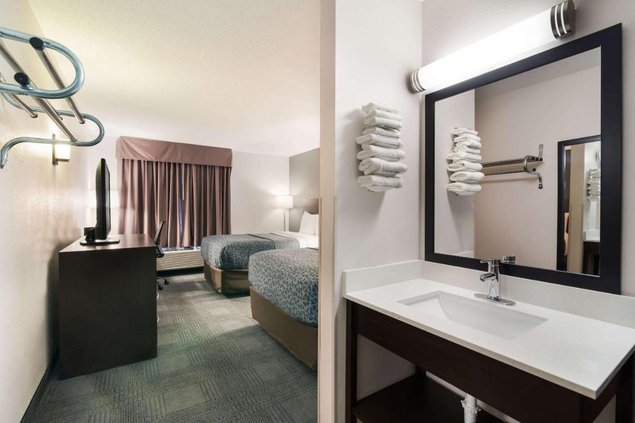 Econo Lodge Williston Buitenkant foto